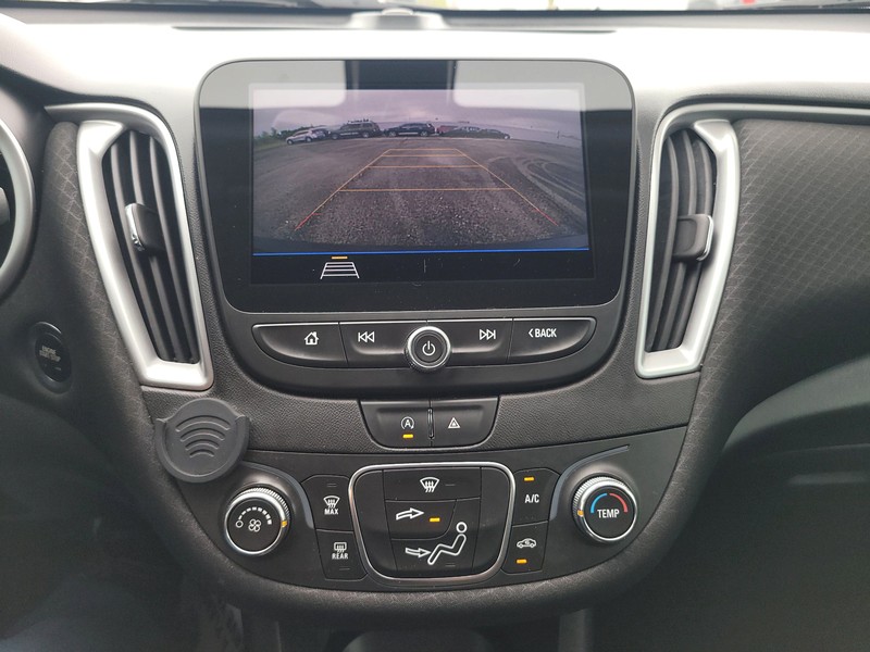 Chevrolet Malibu Vehicle Full-screen Gallery Image 16
