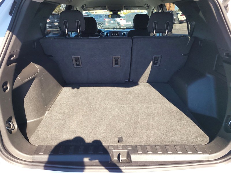 Chevrolet Equinox Vehicle Full-screen Gallery Image 11