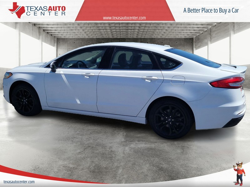 Ford Fusion Vehicle Full-screen Gallery Image 04