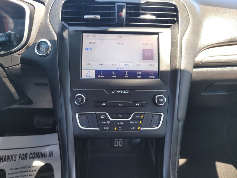 Ford Fusion Vehicle Full-screen Gallery Image 10