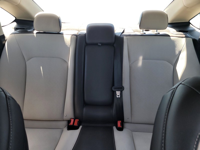 Ford Fusion Vehicle Full-screen Gallery Image 11