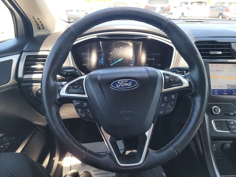 Ford Fusion Vehicle Full-screen Gallery Image 12