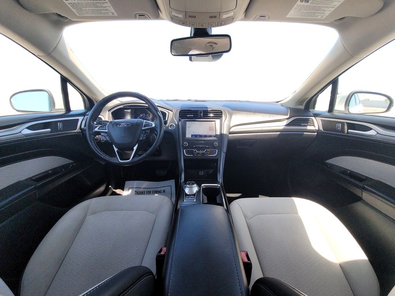 Ford Fusion Vehicle Full-screen Gallery Image 13
