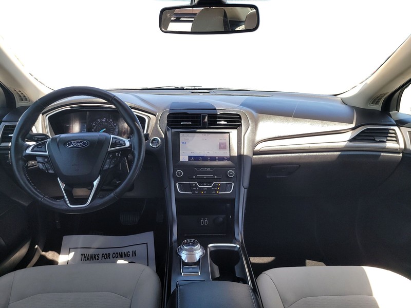 Ford Fusion Vehicle Full-screen Gallery Image 14