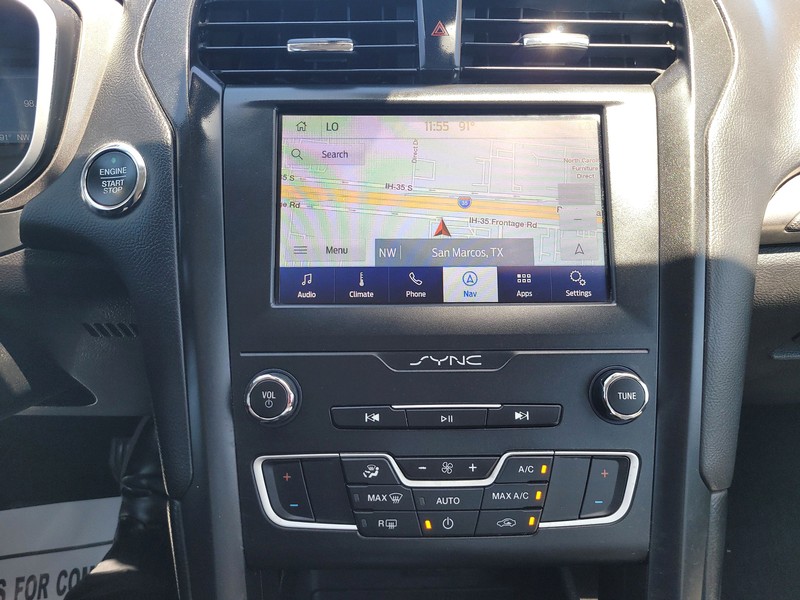 Ford Fusion Vehicle Full-screen Gallery Image 15