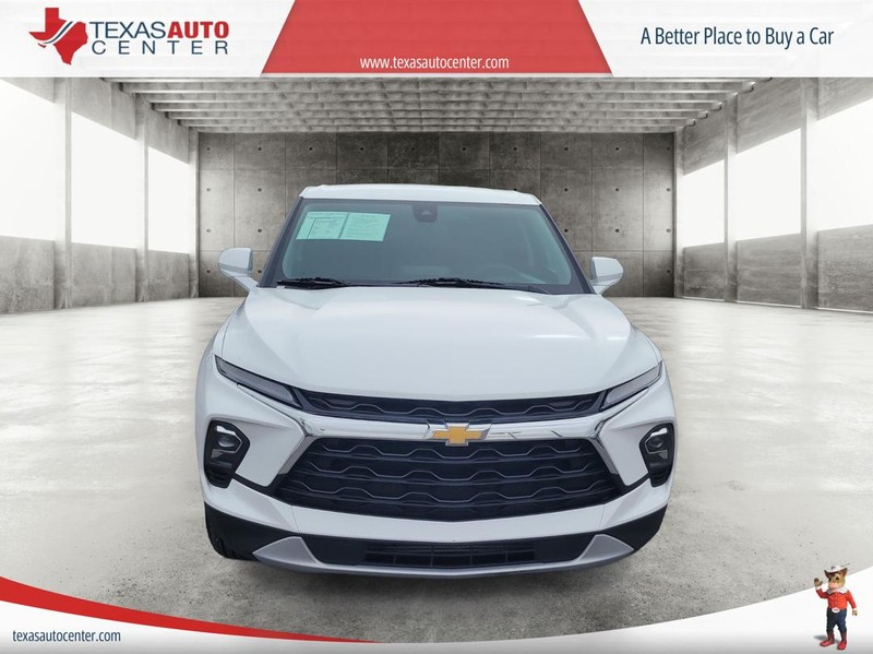 Chevrolet Blazer Vehicle Full-screen Gallery Image 03