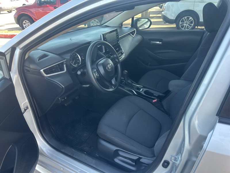 Toyota Corolla Vehicle Full-screen Gallery Image 09