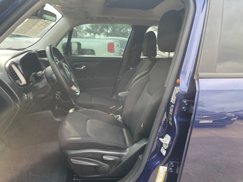 Jeep Renegade Vehicle Full-screen Gallery Image 08