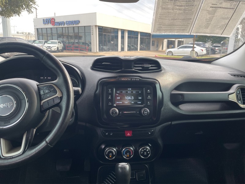 Jeep Renegade Vehicle Full-screen Gallery Image 11