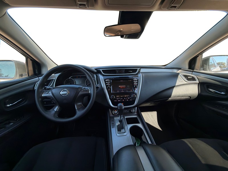 Nissan Murano Vehicle Full-screen Gallery Image 15