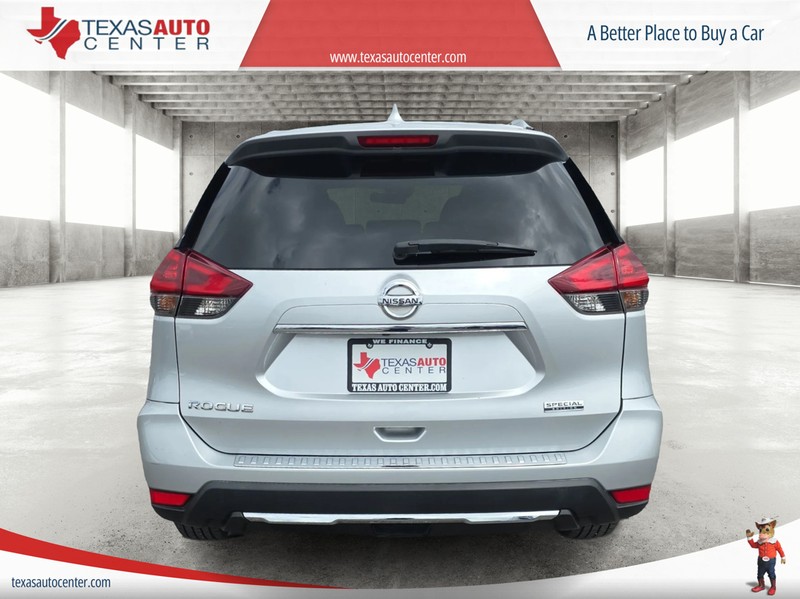 Nissan Rogue Vehicle Full-screen Gallery Image 6