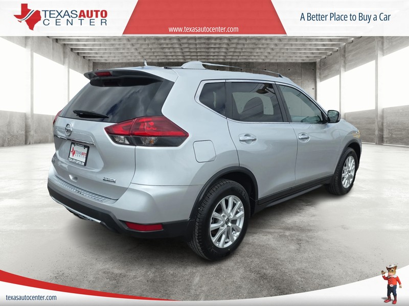 Nissan Rogue Vehicle Full-screen Gallery Image 7