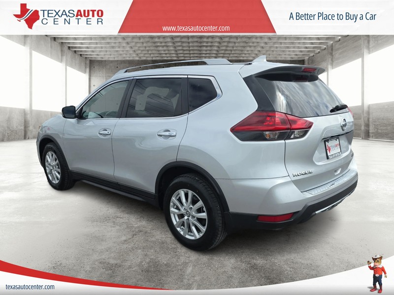 Nissan Rogue Vehicle Full-screen Gallery Image 8
