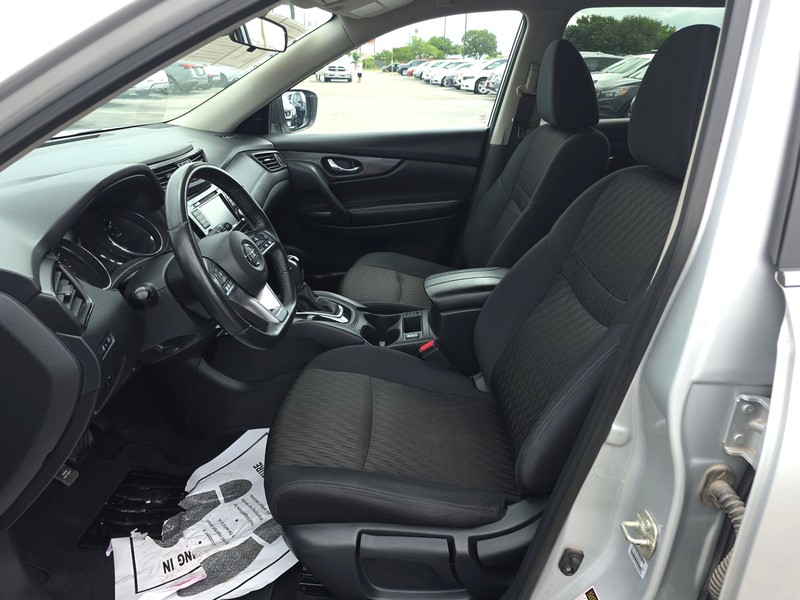 Nissan Rogue Vehicle Full-screen Gallery Image 9