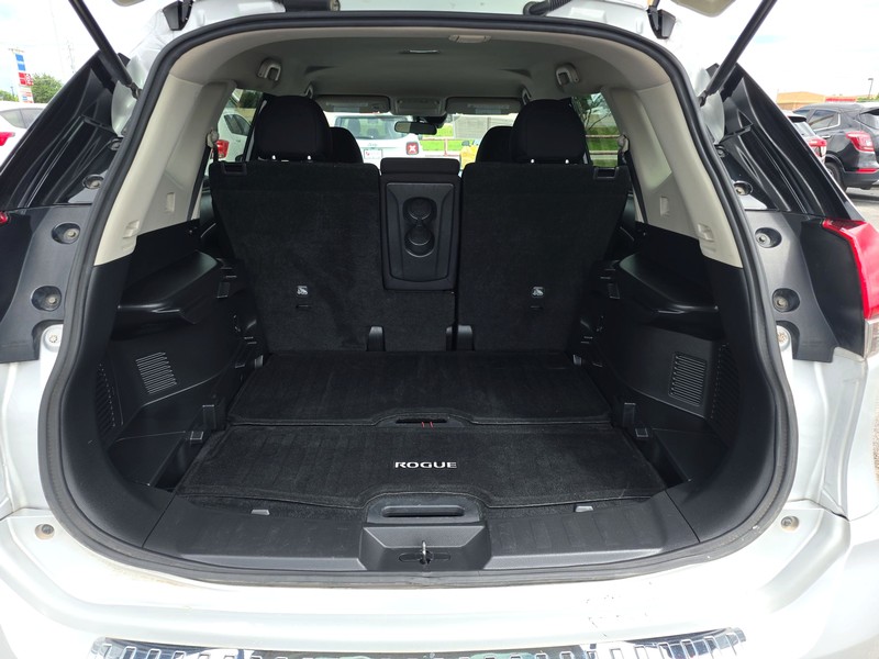 Nissan Rogue Vehicle Full-screen Gallery Image 11