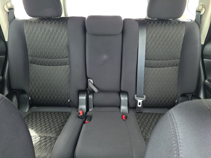 Nissan Rogue Vehicle Full-screen Gallery Image 13