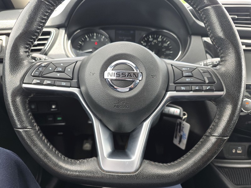 Nissan Rogue Vehicle Full-screen Gallery Image 14