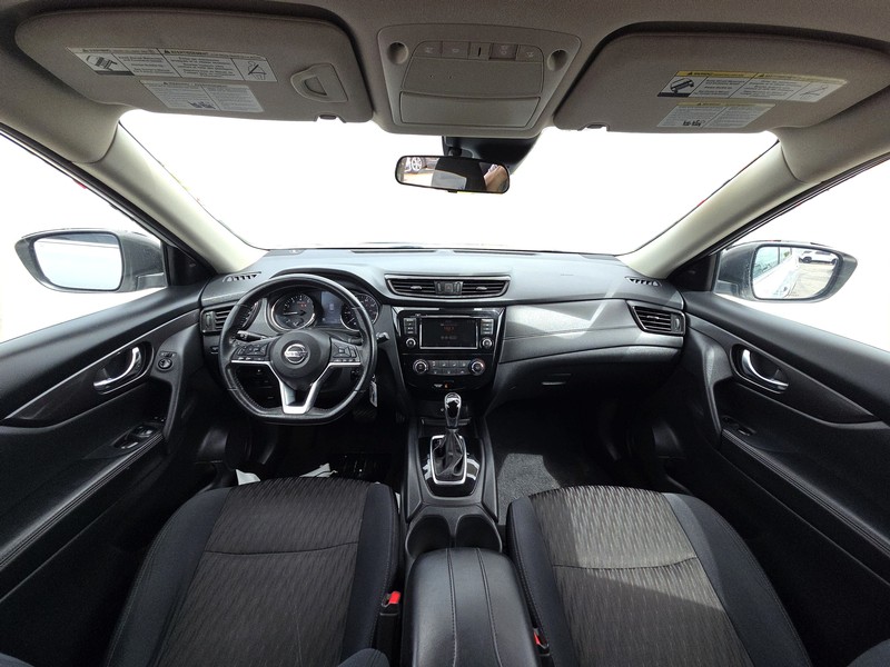Nissan Rogue Vehicle Full-screen Gallery Image 15