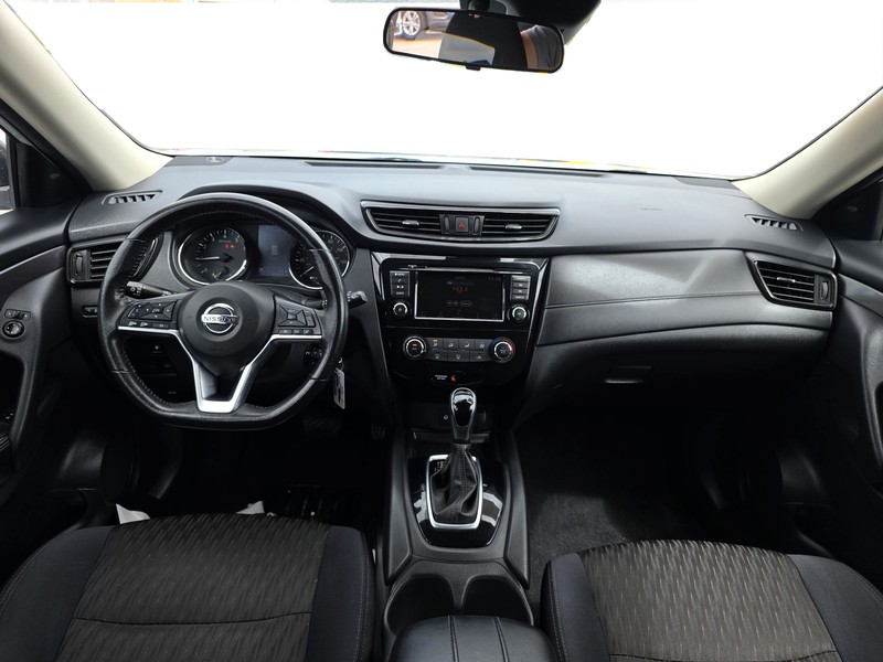 Nissan Rogue Vehicle Full-screen Gallery Image 16