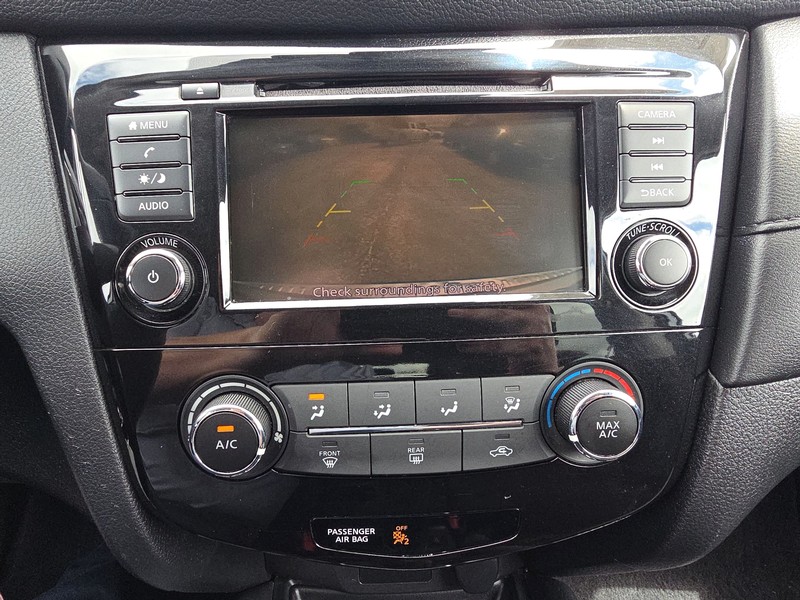 Nissan Rogue Vehicle Full-screen Gallery Image 17