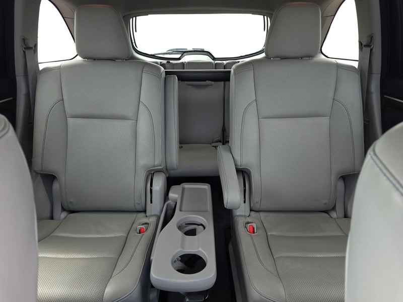 Toyota Highlander Vehicle Full-screen Gallery Image 13