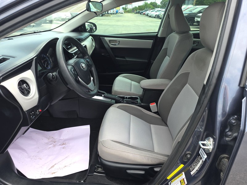 Toyota Corolla Vehicle Full-screen Gallery Image 9