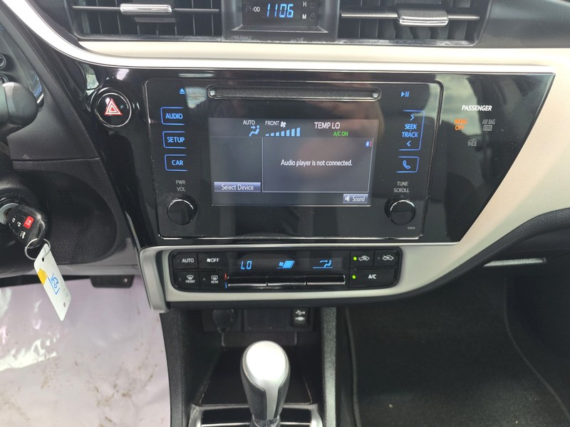 Toyota Corolla Vehicle Full-screen Gallery Image 11