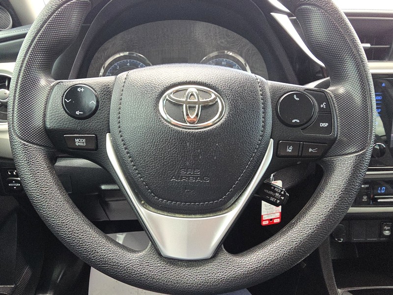 Toyota Corolla Vehicle Full-screen Gallery Image 13