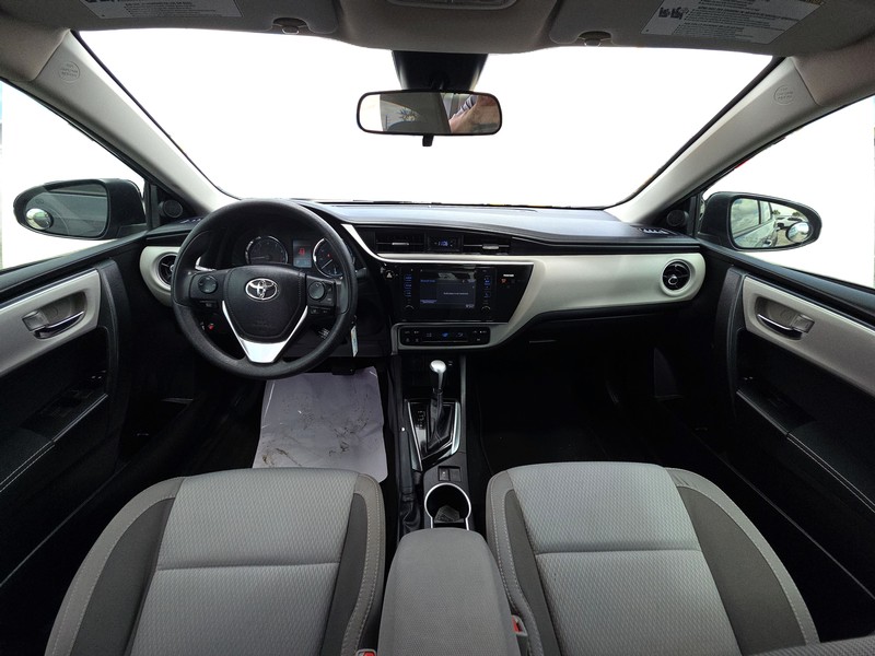 Toyota Corolla Vehicle Full-screen Gallery Image 14