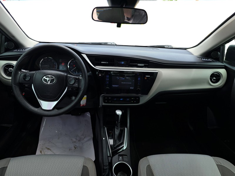 Toyota Corolla Vehicle Full-screen Gallery Image 15