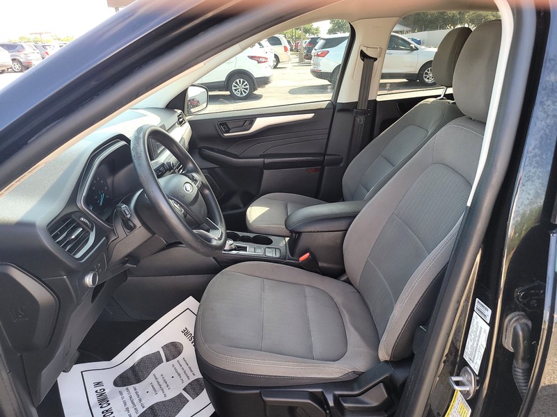 Ford Escape Vehicle Full-screen Gallery Image 09