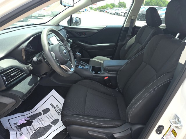 Subaru Legacy Vehicle Full-screen Gallery Image 09