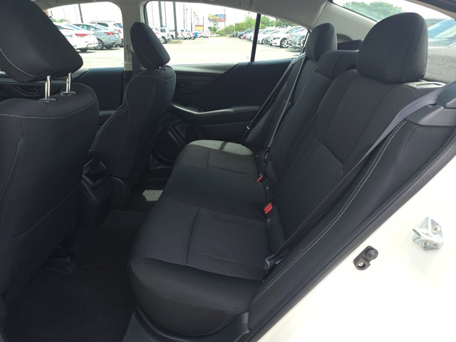 Subaru Legacy Vehicle Full-screen Gallery Image 10