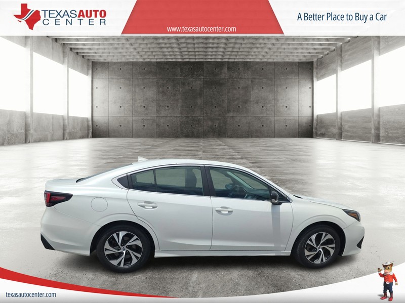 Subaru Legacy Vehicle Full-screen Gallery Image 2