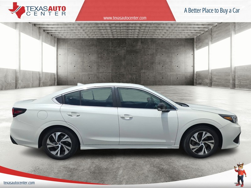 Subaru Legacy Vehicle Full-screen Gallery Image 3