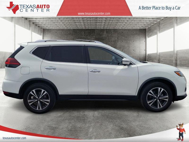 Nissan Rogue Vehicle Full-screen Gallery Image 04