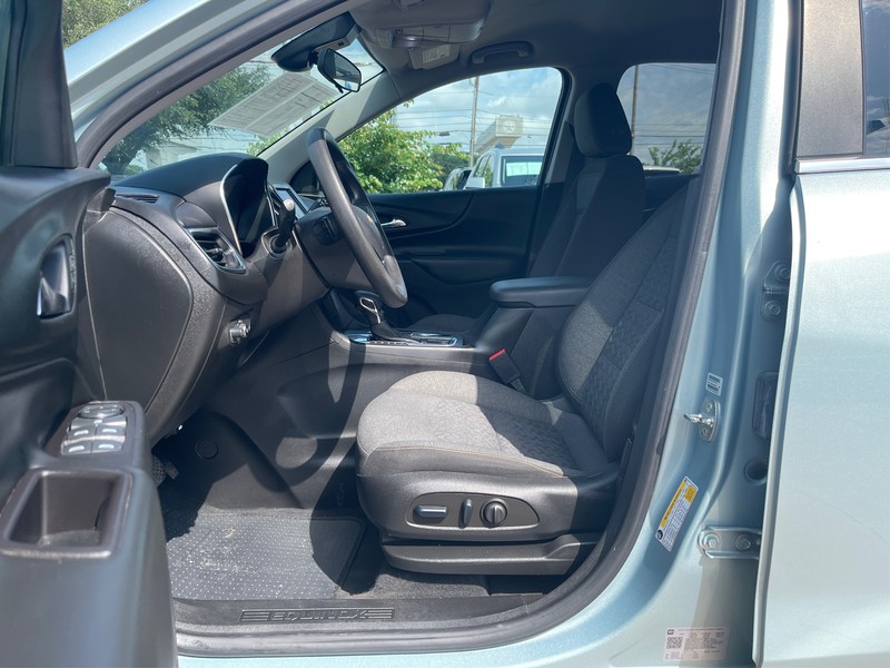 Chevrolet Equinox Vehicle Full-screen Gallery Image 6
