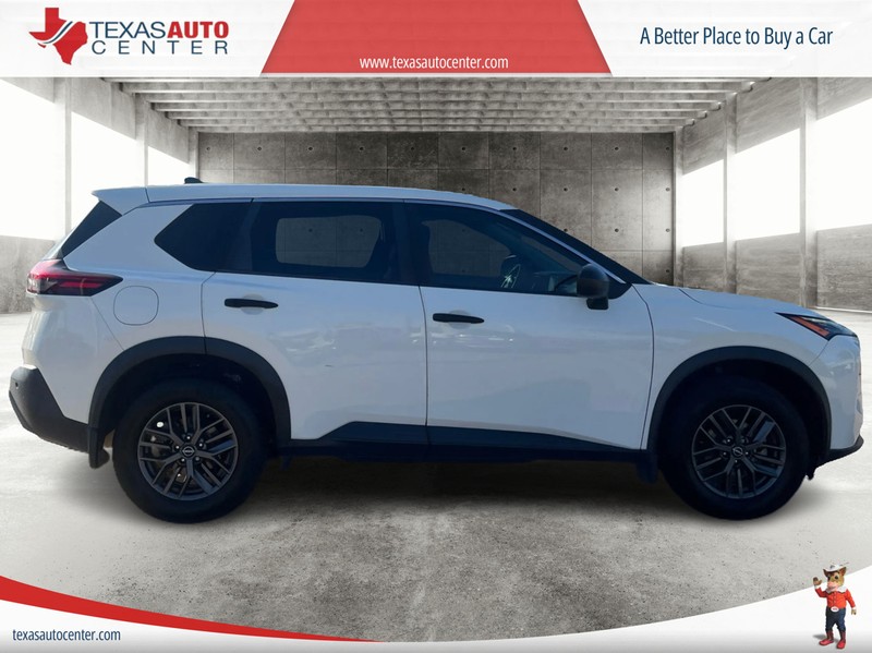 Nissan Rogue Vehicle Full-screen Gallery Image 4