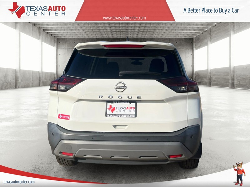 Nissan Rogue Vehicle Full-screen Gallery Image 6