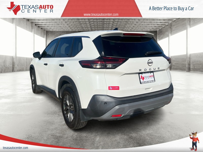 Nissan Rogue Vehicle Full-screen Gallery Image 8