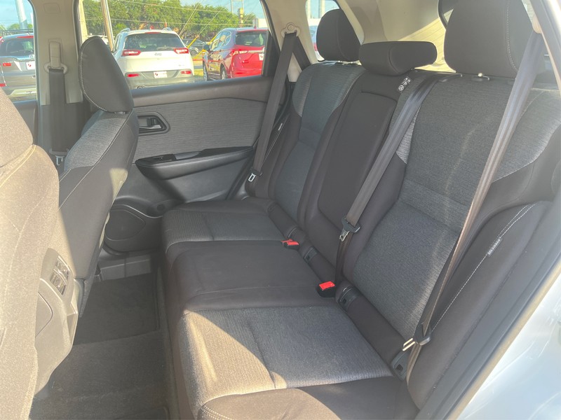 Nissan Rogue Vehicle Full-screen Gallery Image 10