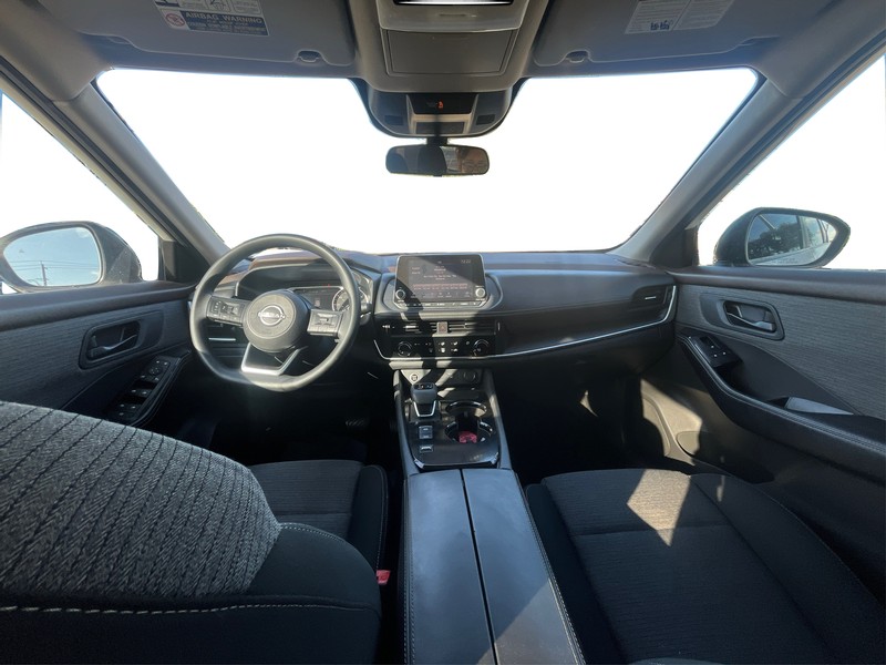 Nissan Rogue Vehicle Full-screen Gallery Image 16