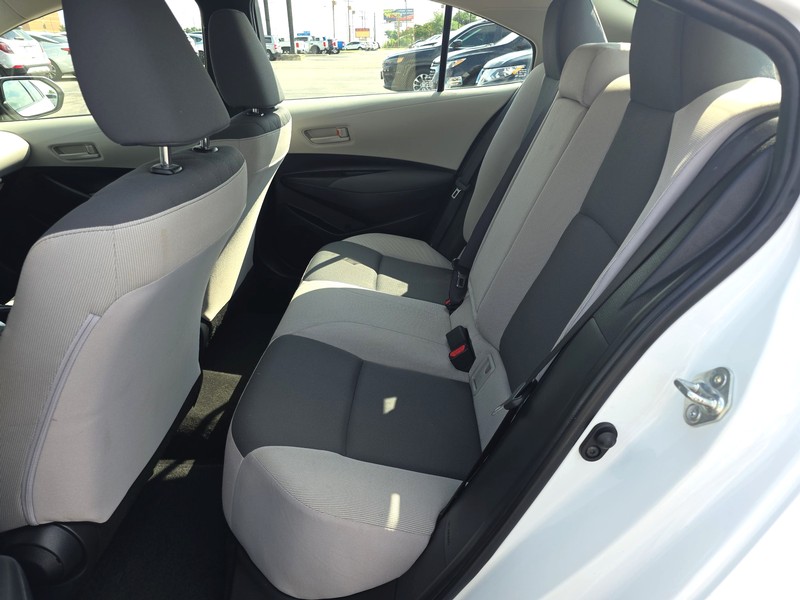 Toyota Corolla Vehicle Full-screen Gallery Image 10