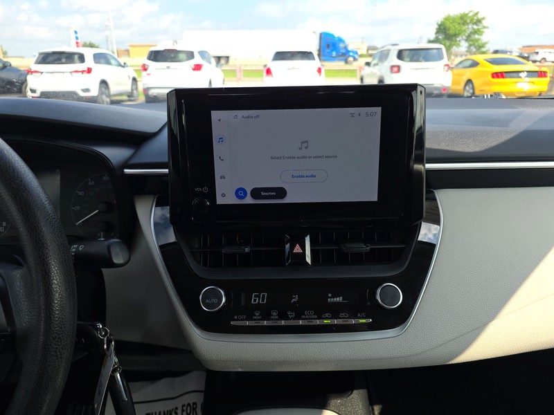 Toyota Corolla Vehicle Full-screen Gallery Image 11