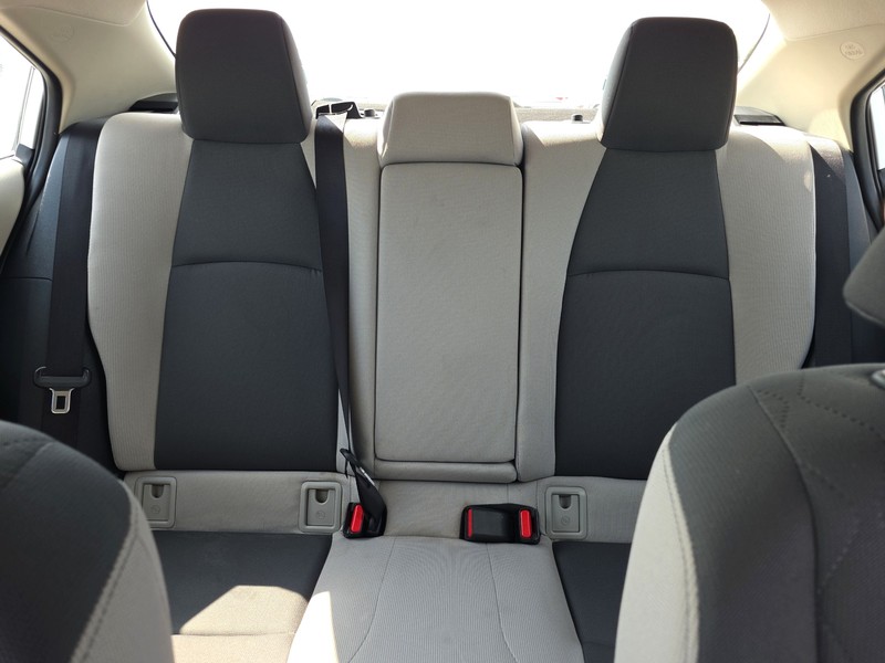 Toyota Corolla Vehicle Full-screen Gallery Image 12
