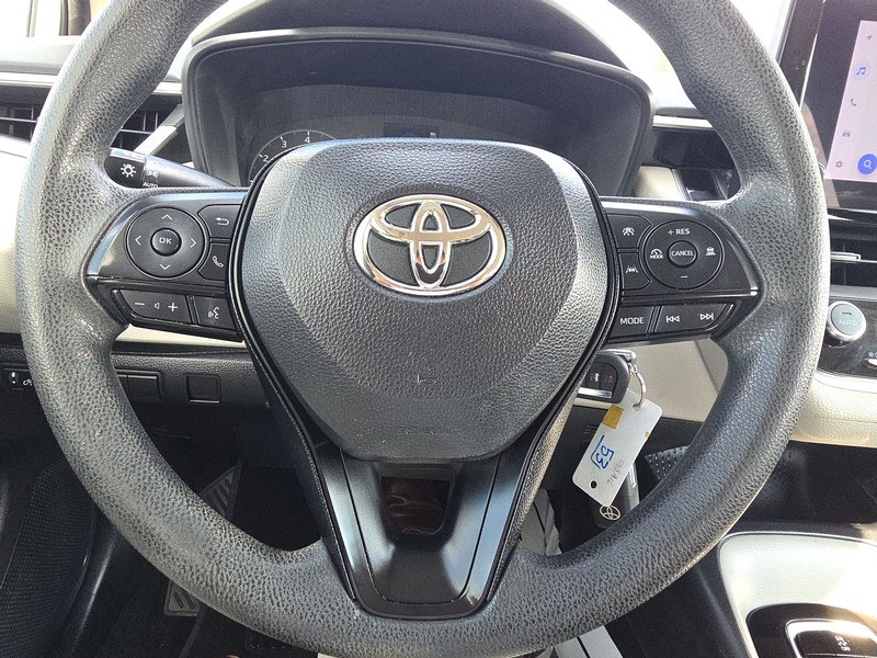 Toyota Corolla Vehicle Full-screen Gallery Image 13