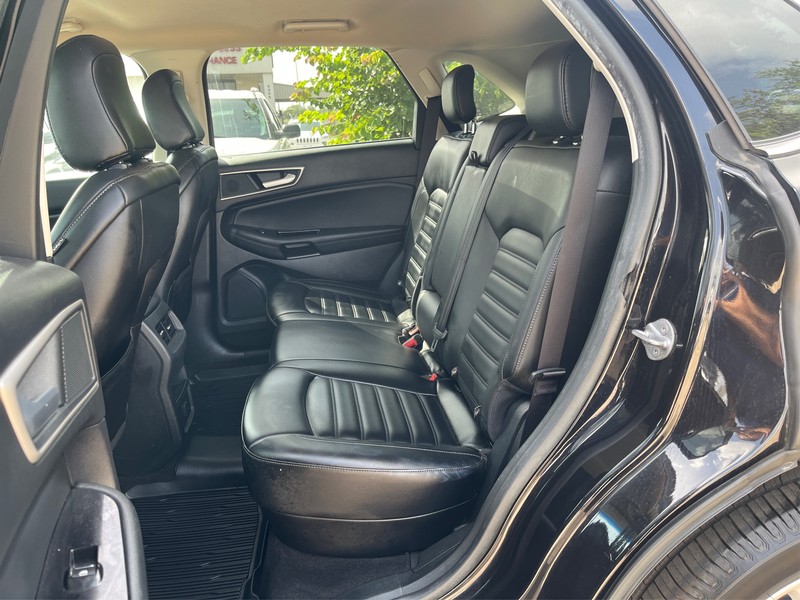 Ford Edge Vehicle Full-screen Gallery Image 10