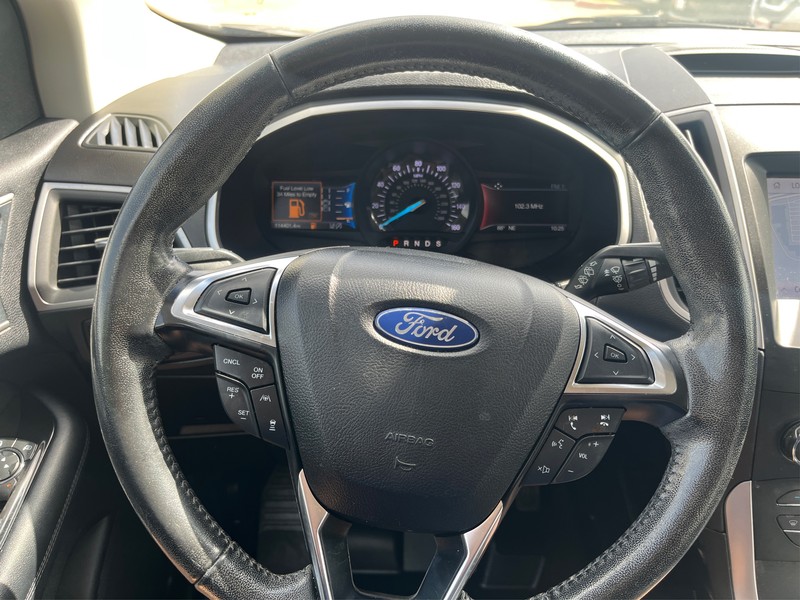 Ford Edge Vehicle Full-screen Gallery Image 14
