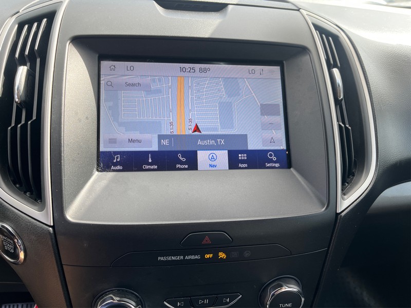 Ford Edge Vehicle Full-screen Gallery Image 17