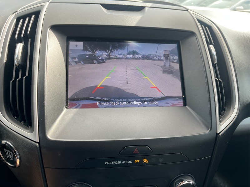 Ford Edge Vehicle Full-screen Gallery Image 18